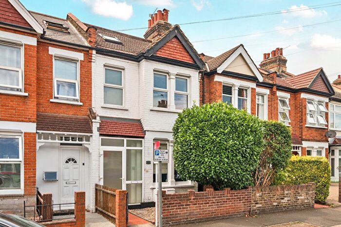 2 Bedroom Flat For Sale In Clifton Park Avenue, Raynes Park, London, SW20