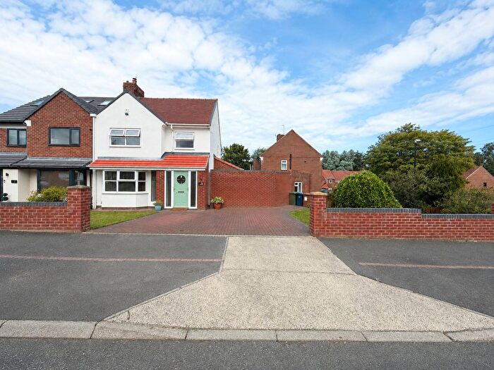 3 Bedroom Semi-detached House For Sale In The Briars, Sunderland, SR5