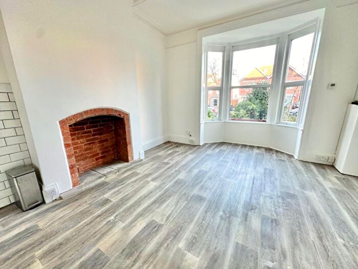 1 Bedroom Flat For Sale In Dorchester Road, Weymouth, DT4