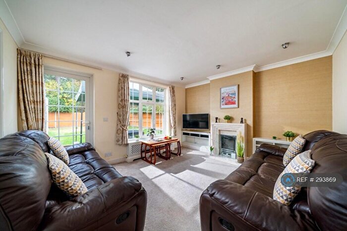 3 Bedroom Detached House To Rent In Souberie Avenue, Letchworth, SG6