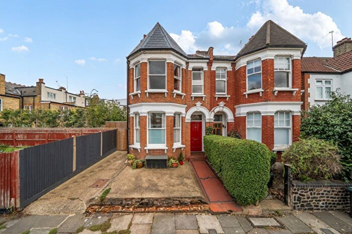 3 Bedroom Flat To Rent In Goodwyns Vale, London, N10
