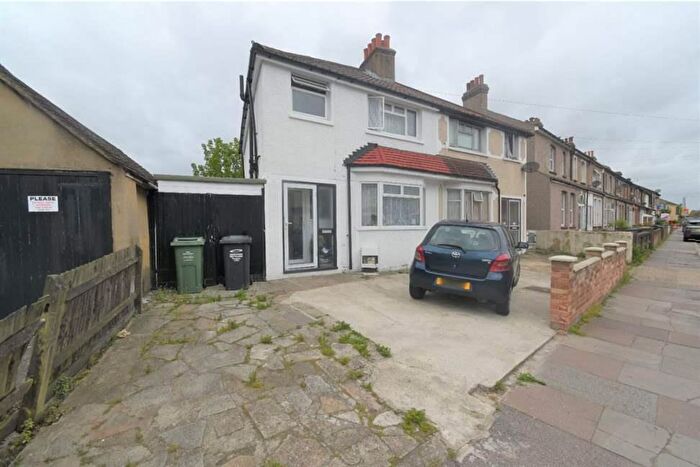 3 Bedroom Semi Detached House To Rent In St Vincents Road, Dartford, DA1