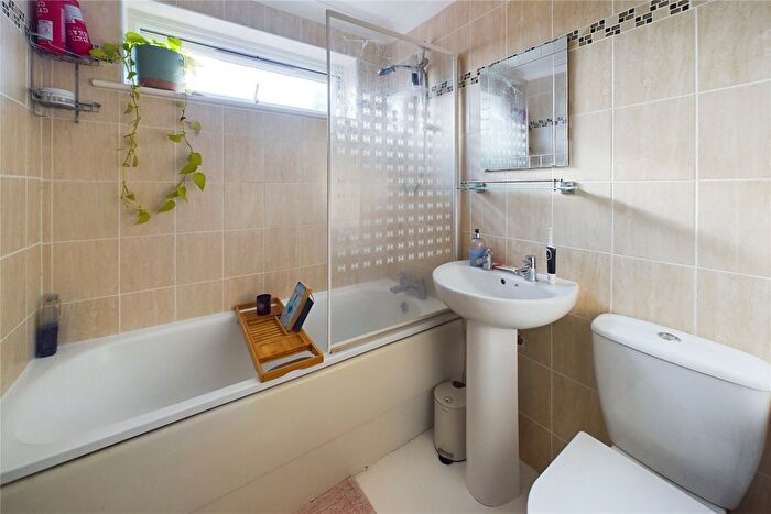 1 Bedroom Flat For Sale In Southcote Road, Reading, Berkshire, RG30