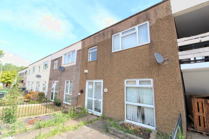 3 Bedroom Terraced House To Rent In Roodegate, Basildon, Essex, SS14