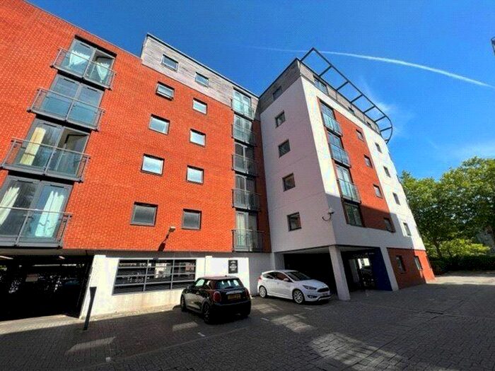 1 Bedroom Flat To Rent In Channel Way, Southampton, Hampshire, SO14
