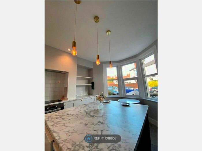 6 Bedroom Terraced House To Rent In Parnall Road, Bristol, BS16