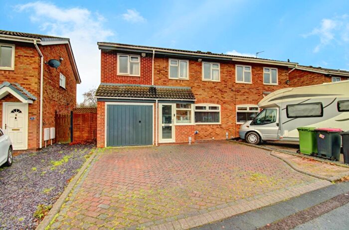 4 Bedroom Semi-Detached House For Sale In Sorrel Drive, Kingsbury, B78