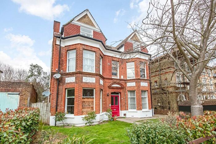 2 Bedroom Apartment For Sale In Victoria Crescent, London, SE19