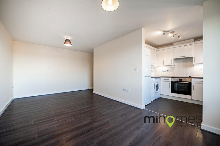 Apartment To Rent In Harston Drive, Enfield, EN3