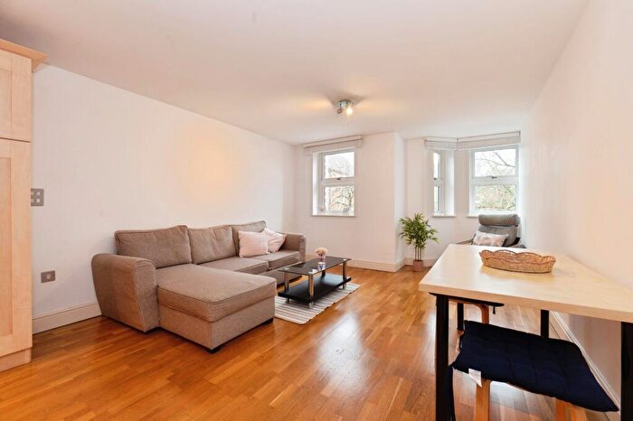 1 Bedroom Flat For Sale In Church Road, Guildford, Surrey, GU1