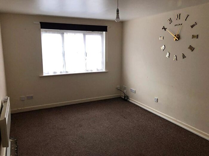 2 Bedroom Flat For Sale In Flat, Danvers Road, Leicester, Leicestershire, LE3