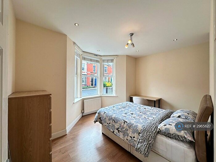 3 Bedroom Flat To Rent In West Jesmond, Newcastle Upon Tyne, NE2