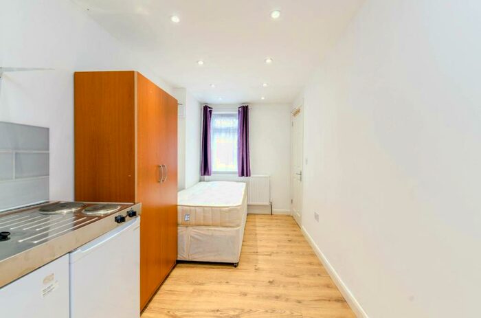 Studio To Rent In Long Elmes, Harrow, HA3