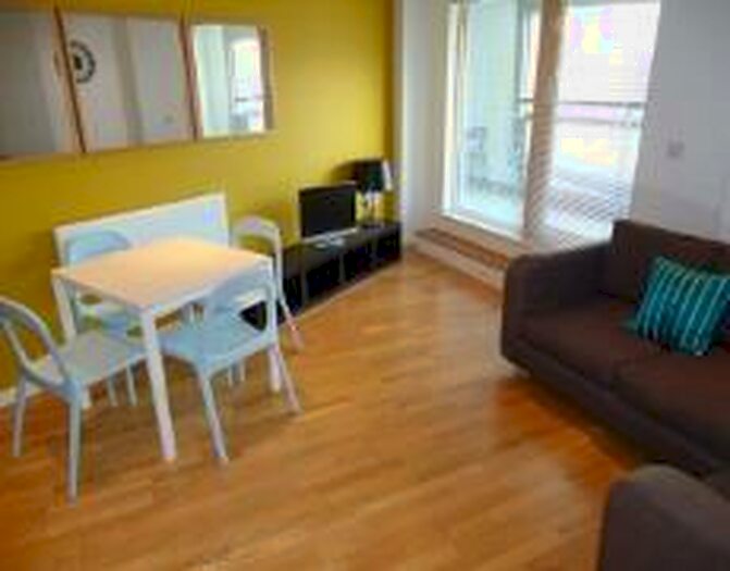 2 Bedroom Apartment To Rent In The Gateway East, LS9