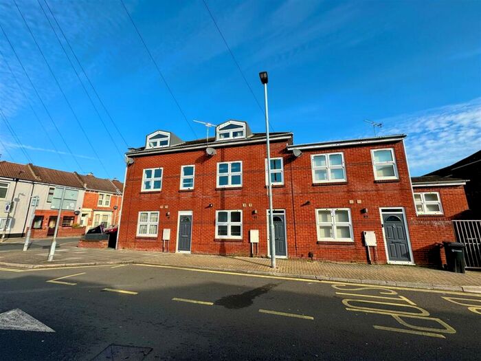 3 Bedroom Terraced House To Rent In Wheatlands Row, PO4