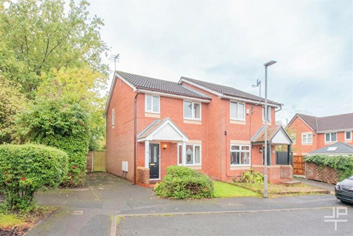 3 Bedroom Semi-Detached House To Rent In Barnfield Close, Tyldesley, Manchester, M29