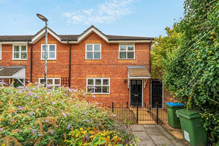 3 Bedroom End Of Terrace House For Sale In Henrietta Close, London, SE8