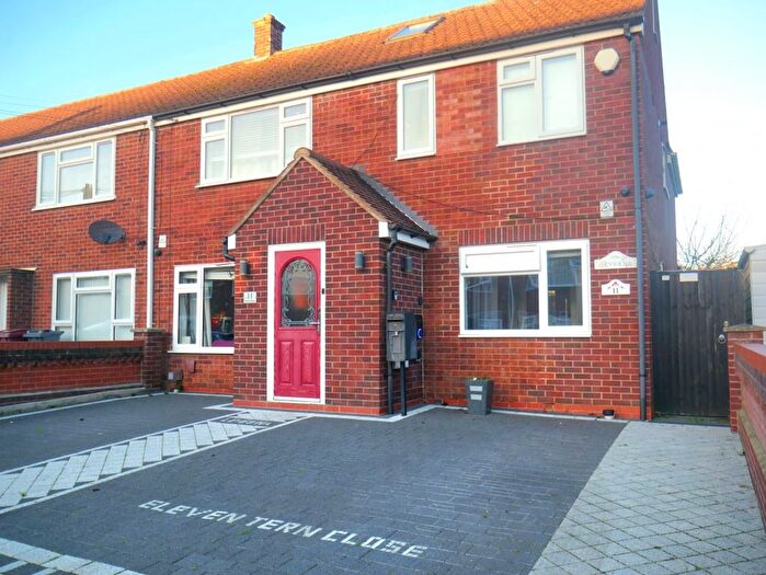 5 Bedroom Semi Detached House For Sale In Tern Close, Reading, RG30