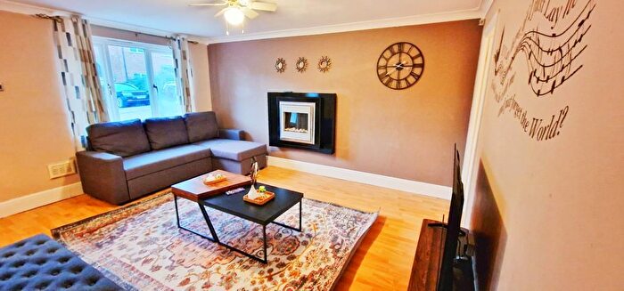 3 Bedroom Semi Detached House To Rent In Padstow Avenue, Milton Keynes, MK6