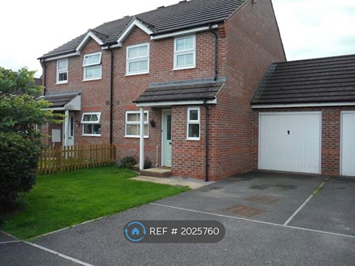 3 Bedroom Semi-Detached House To Rent In Lamplighters Walk, Trowbridge, BA14