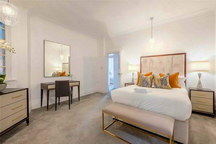 2 Bedroom Apartment To Rent In Park Road, London, NW8