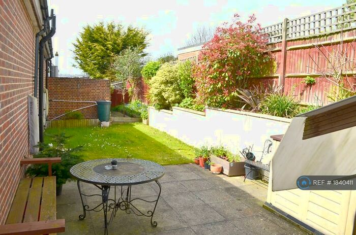 1 Bedroom Flat To Rent In Carden Ave, Brighton, BN1