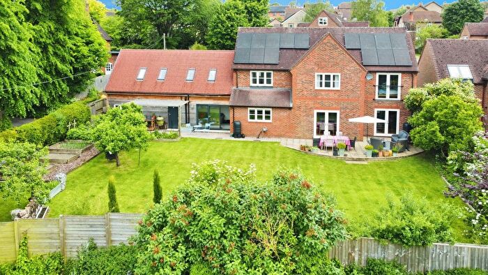 5 Bedroom Detached House For Sale In Bath Road, Marlborough, SN8