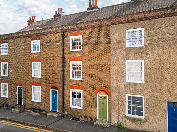 3 Bedroom Semi Detached House For Sale In East Terrace, Gravesend, Kent, DA12
