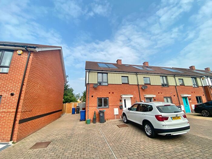 3 Bedroom Property To Rent In Heathland Way, Grays, RM16