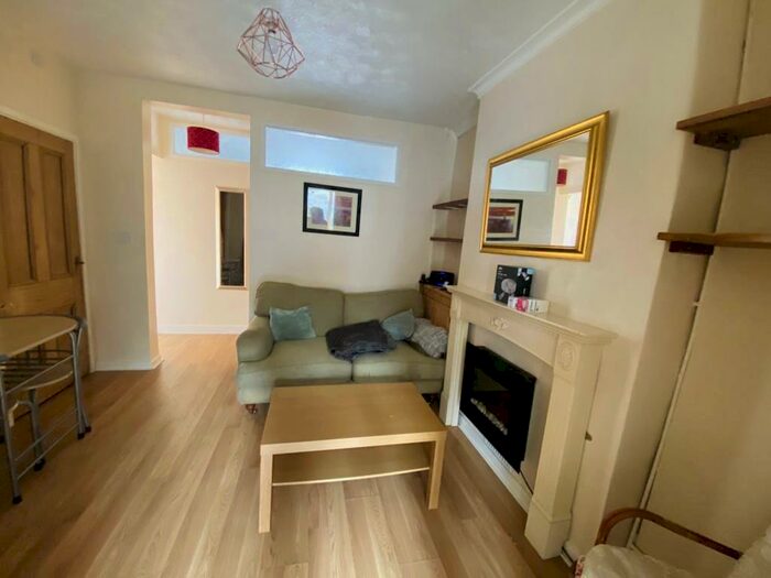 3 Bedroom House To Rent In Rhymney Street, Cardiff, CF24