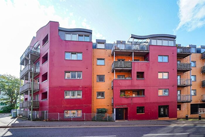 2 Bedroom Flat For Sale In Brookfield House, Seldon Hill, Hemel Hempstead, HP2