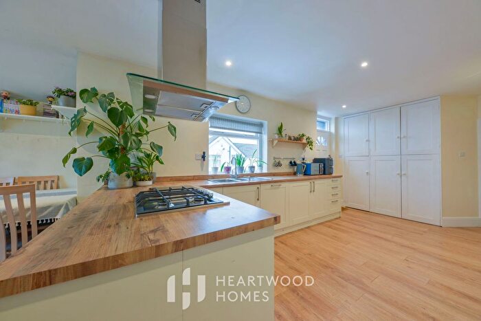 2 Bedroom Maisonette For Sale In Castle Road, St. Albans, AL1