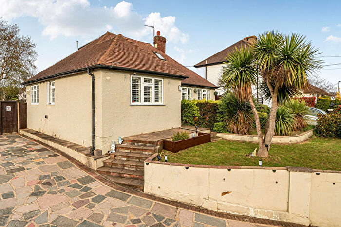 3 Bedroom Bungalow For Sale In Renton Drive, Orpington, BR5