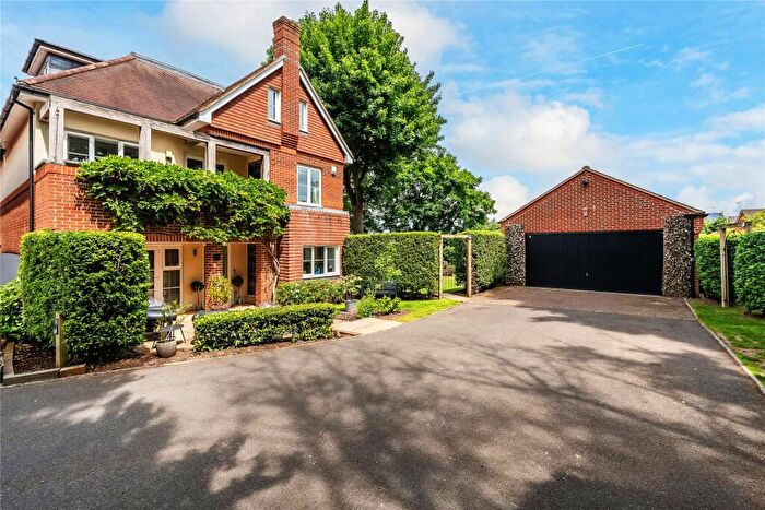 5 Bedroom Detached House For Sale In Romans Close, Guildford, Surrey, GU1