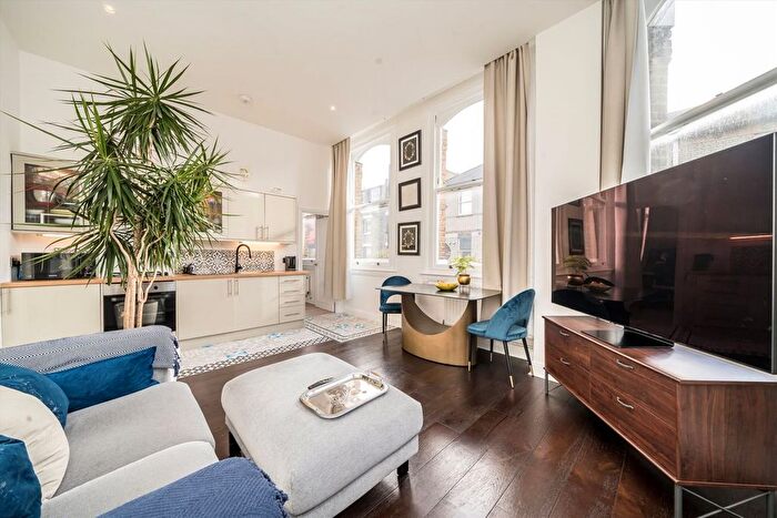 2 Bedroom Flat For Sale In Fulham Palace Road, Hammersmith, W6