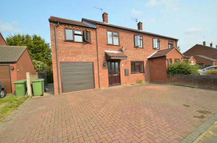 3 Bedroom Semi-Detached House To Rent In Youngs Crescent, Norwich, NR13