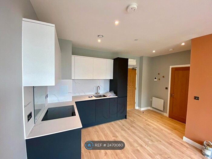 1 Bedroom Flat To Rent In Station Road, Redhill, RH1