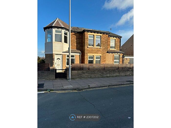 3 Bedroom Semi-Detached House To Rent In Elizabeth Street, Blackpool, FY1