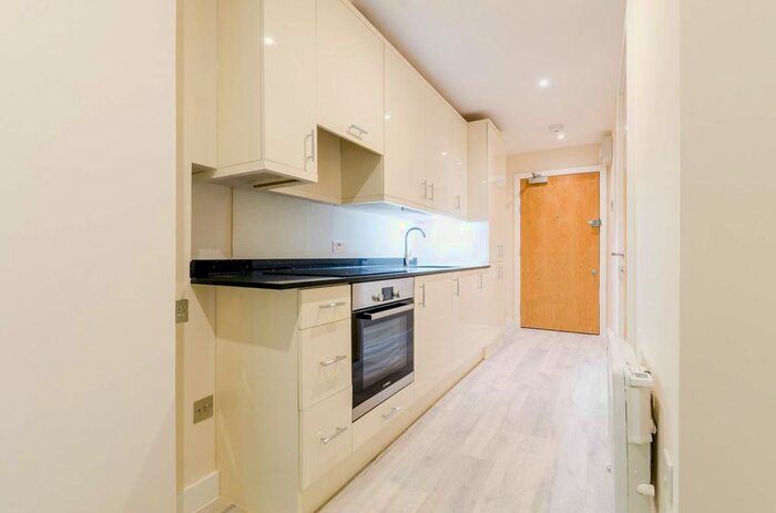 Studio To Rent In Brixton Road, Brixton, London, SW9