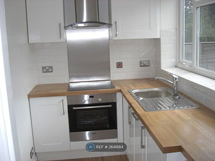 1 Bedroom Flat To Rent In Fairfield Close, North Finchley, N12