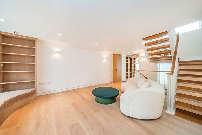4 Bedroom Flat To Rent In Lonsdale Road, Notting Hill, W11