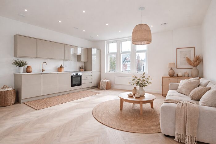 3 Bedroom Flat For Sale In Gordon Road, London, W5