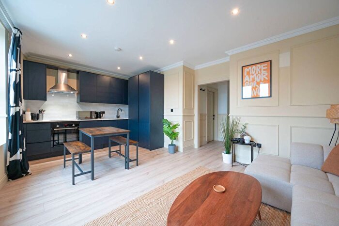 2 Bedroom Flat To Rent In Balham High Road, Balham, London, SW12