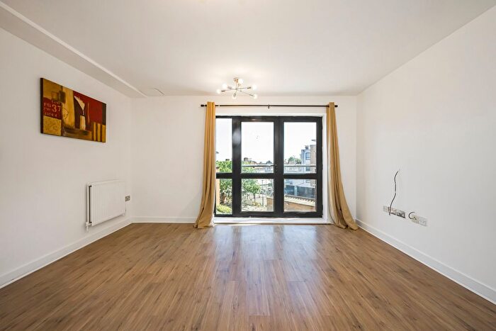 1 Bedroom Flat For Sale In Gateway Court, -, Parham Drive, Gants Hill, IG2