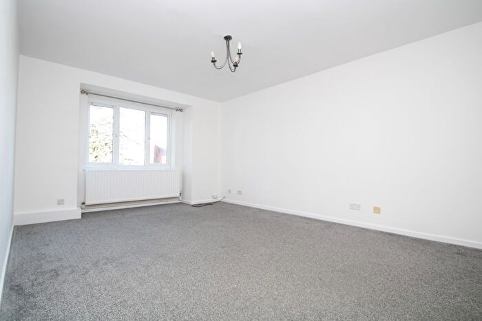 2 Bedroom Flat To Rent In Jayson Court, Croydon, CR0