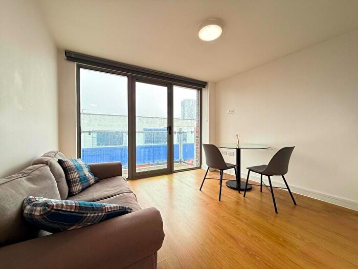 Studio To Rent In Hayes, London, UB4