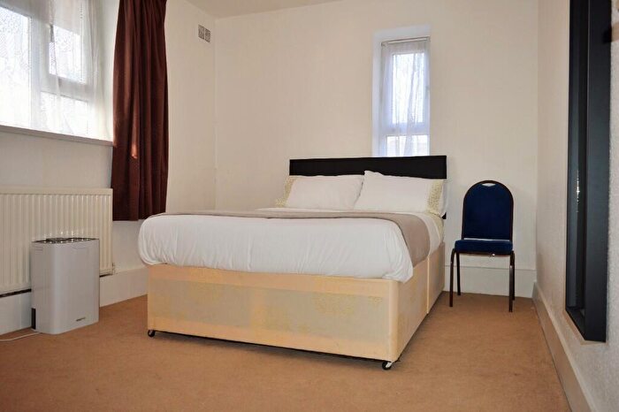 1 Bedroom Flat To Rent In Bruce Road, London, E3