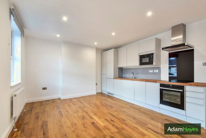 2 Bedroom Apartment To Rent In Manor Park Road, East Finchley, N2