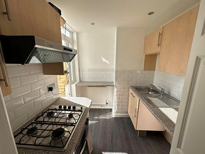 1 Bedroom Flat To Rent In Underdown Road, Southwick, BN42