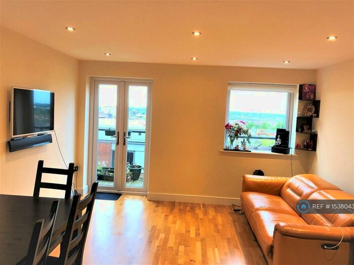 2 Bedroom Flat To Rent In One-Fifty, Swindon, SN1